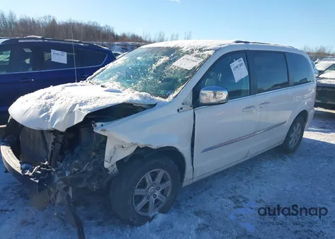 2011 Chrysler Town & Country Touring-L z USA, uszkodzony, nr VIN 2A4RR8DG8BR744659